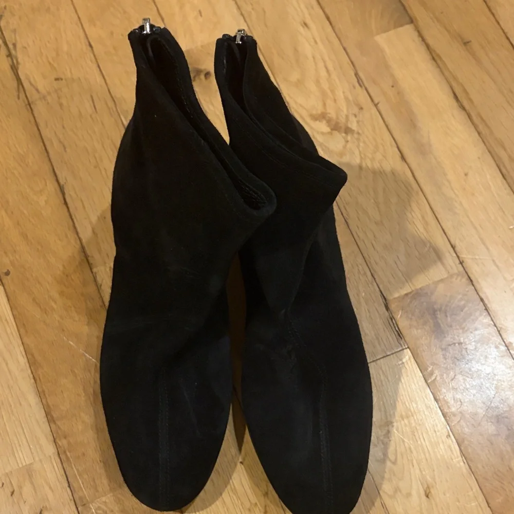 “AGL Italian Suede Blk Booties – Luxe Gold Zippers – Elevated Wardrobe Staple” - Picture 2 of 5
